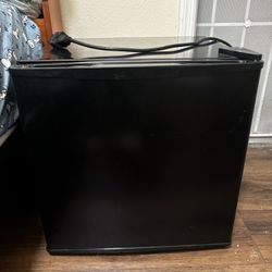 Mini Fridge 