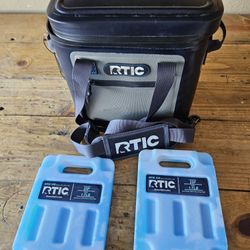 RTIC Soft Cooler with RTIC ICE
small ice chest
Lunch box