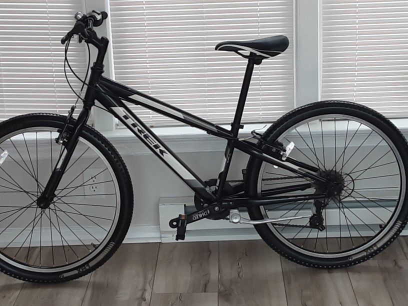 Awesomeness...... TREK MT200 ...boys 24