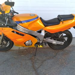 1994 Yamaha Fzr 600 Street Motorcycle Customized