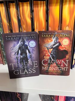 Throne of glass mini and crown of midnight mini 180$ each