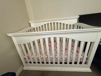 white crib