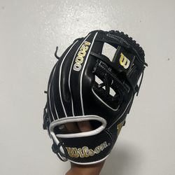 Wilson 2023 A2000 SC1786 11.5” INFIELD BASEBALL GLOVE