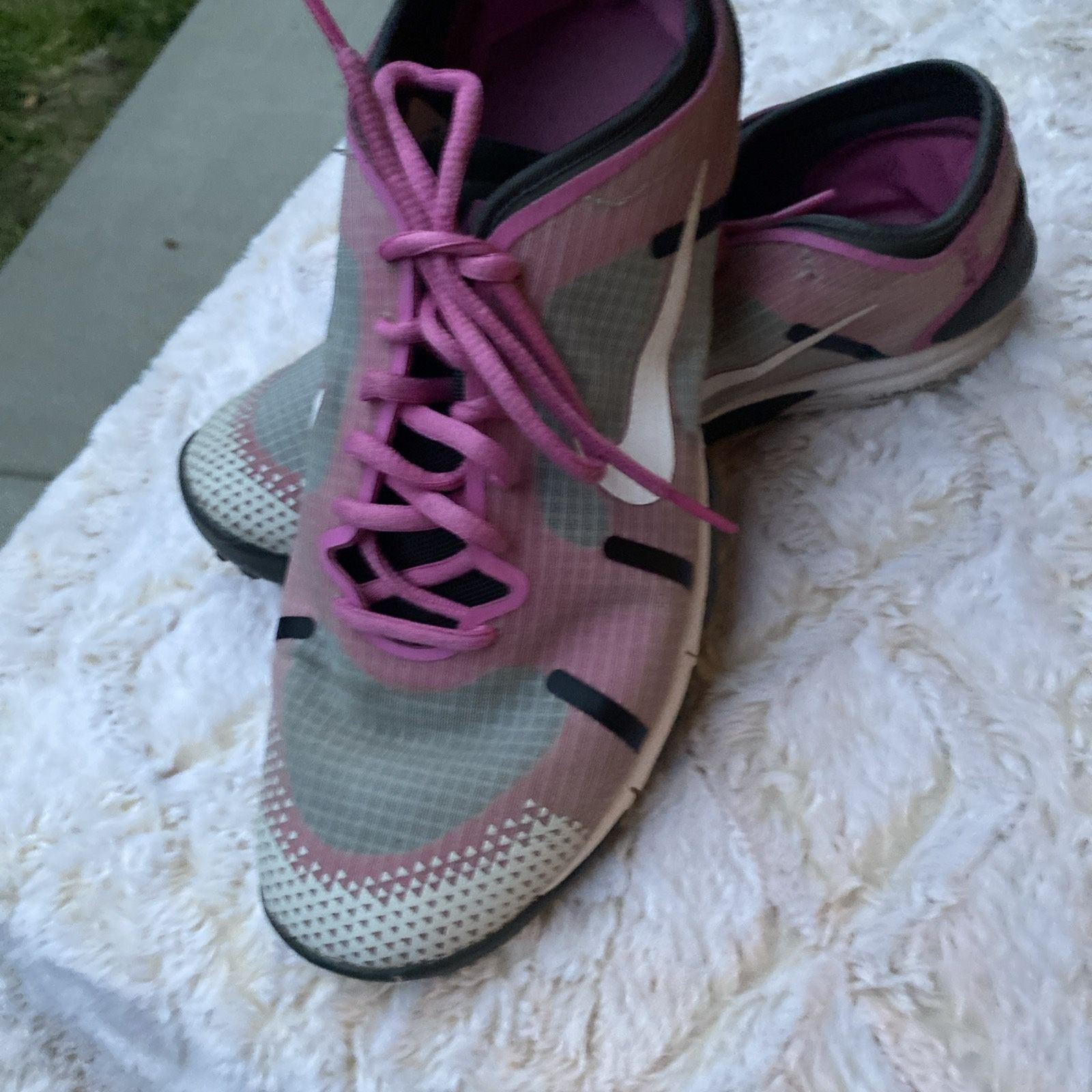 Women’s Nike Athletic Shoes Size 10