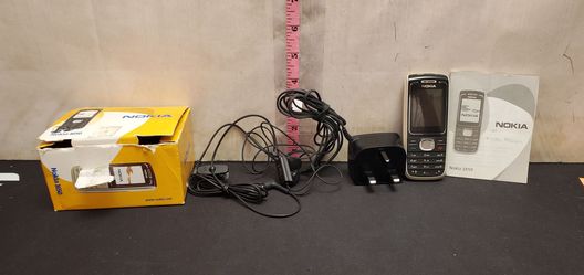 Vintage Nokia 1650 candy bar style telephone cell phone