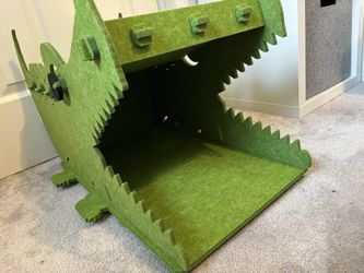 Felt Crocodile Cat Bed