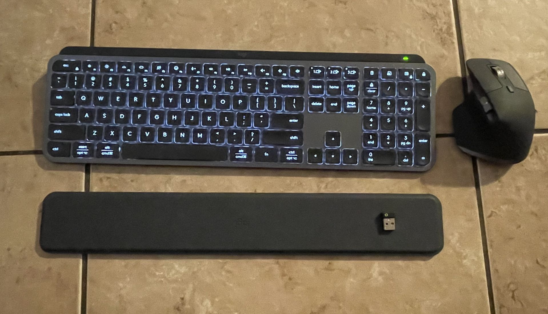 Logitech Computer Keyboard And Mouse Set