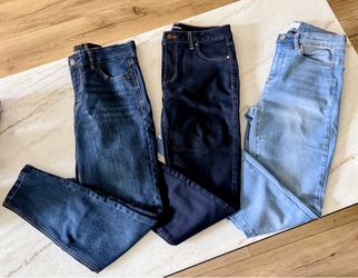 3 Pairs of Women’s Jeans. Gently used. Size 4 and Size 6. See Below Description:
