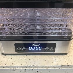 Food dehydrator