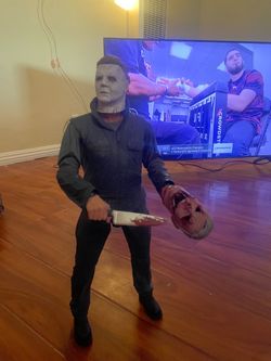 BROKEN Neca 1/4 SCALE FIGURE - MICHAEL MYERS