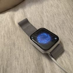 Apple Watch series 8 45 Mm In Great condition