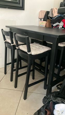 Dinning Room Table W/ 4 Chairs