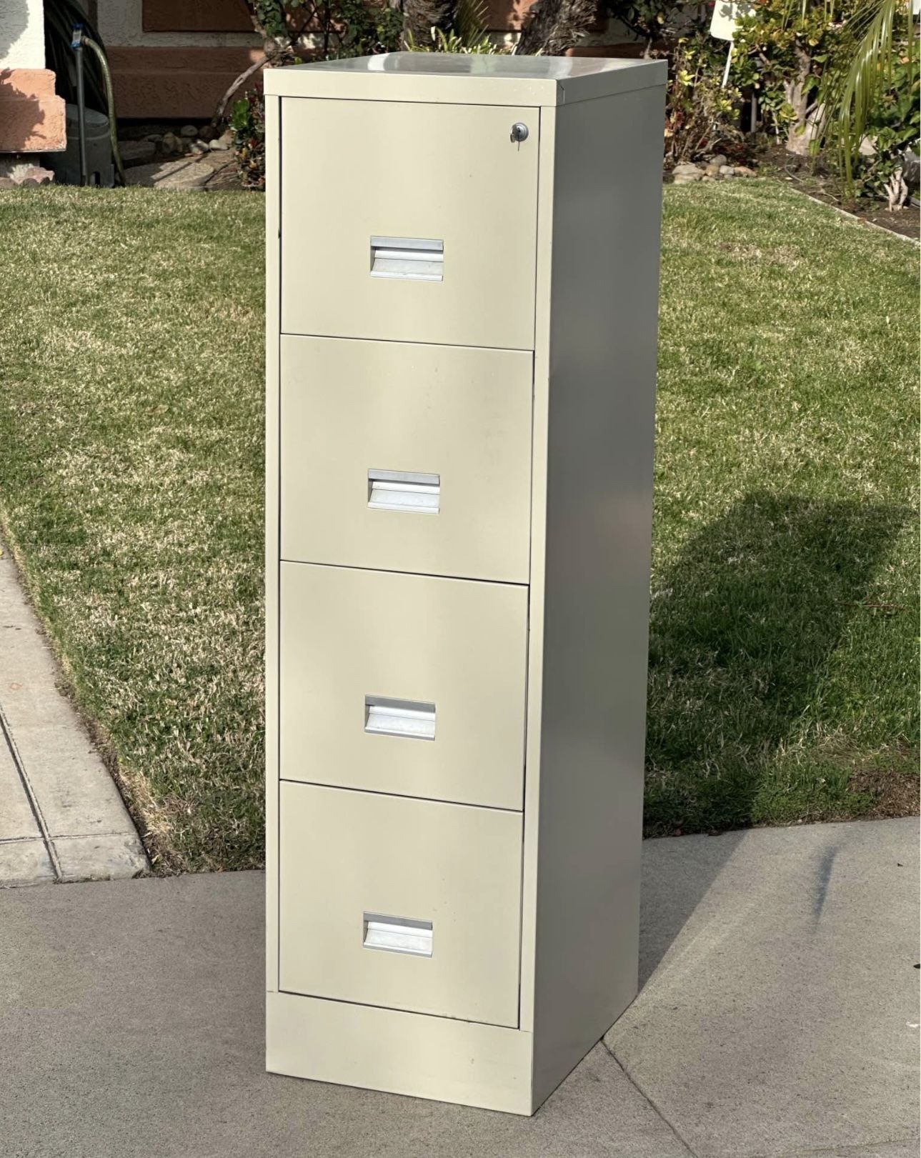 4 Drawers Filing Cabinet + Key