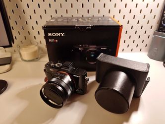 Sony Cyber-shot DSC-RX1R II - Excellent Condition