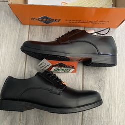 Men new Shoes. Size 10.5