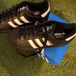 Adidas Super Star .size 7.5