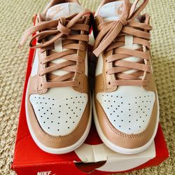 Nike Dunks Size: 7.5