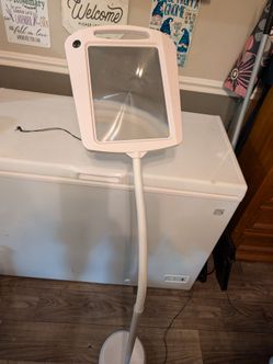 Magnifier Floor Lamp