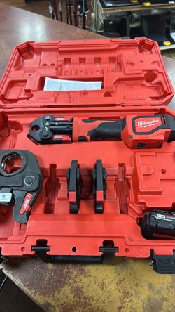 Milwaukee short throw press tool 2674-22c w/ 49-16-2655