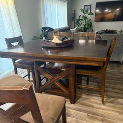 Dining Room Set - 6 Chairs Included / With Leaf 