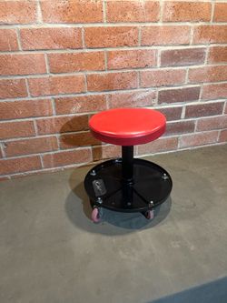 Mechanic’s automotive project stool with parts holder