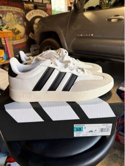Adidas Barreda women’s size 10
