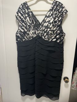 Sleeveless V-Neck Ruffled Cocktail Dress Sz 22