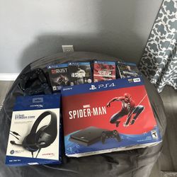 Slim PS4 With Extras