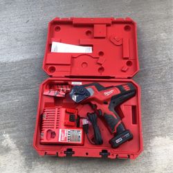 Milwaukee cable cutter battery operated M 12 system