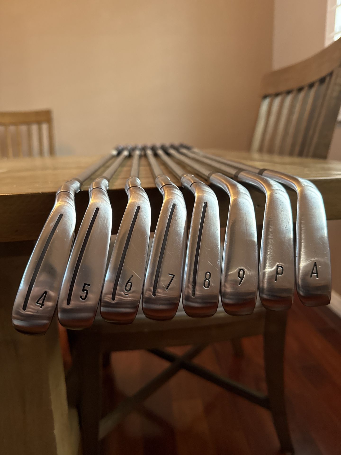 Taylormade Qi - 4-AW Iron Set