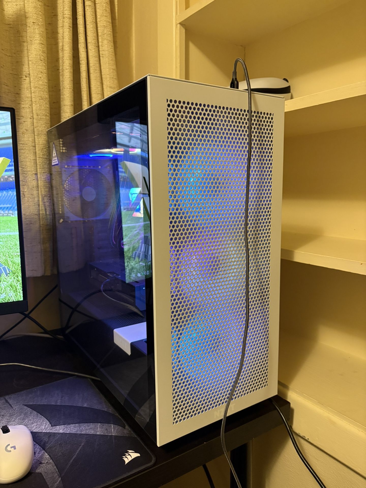 GAMING PC w/accessories shown on the pictures