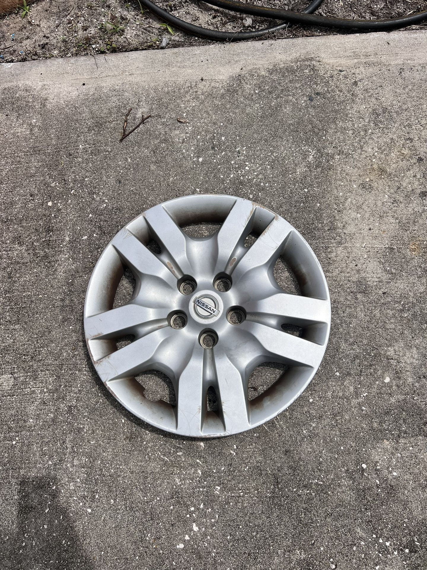 Nissan Hubcap OEM 1