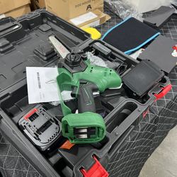 Mini Chainsaw with 2x 24V Batteries / Mini motosierra con 2 baterías de 24 V