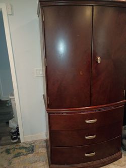 dresser/wardrobe