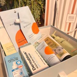 🎁 Korean Beauty Skincare Gift Set “For Any Day That Deserves a Smile”