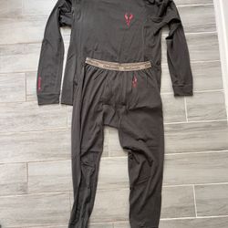 Badlands Gear size Large merino wool base layers