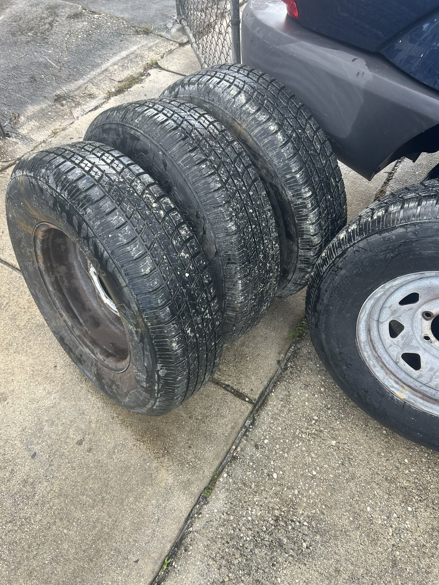 225/75:15 6 Lugs In Great Shape 70$ Each