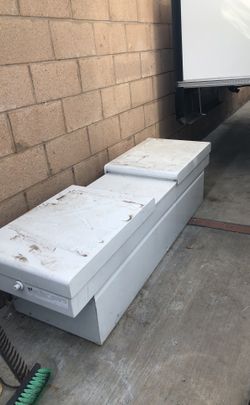 Truck tool box