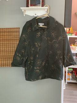 LADIES CASUAL HALF SLEEVES BUTTONED SHIRT BY SAG HARBOR IN AN XL SIZE