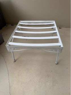 White metal outdoor ottoman fits 20x 20 cushion