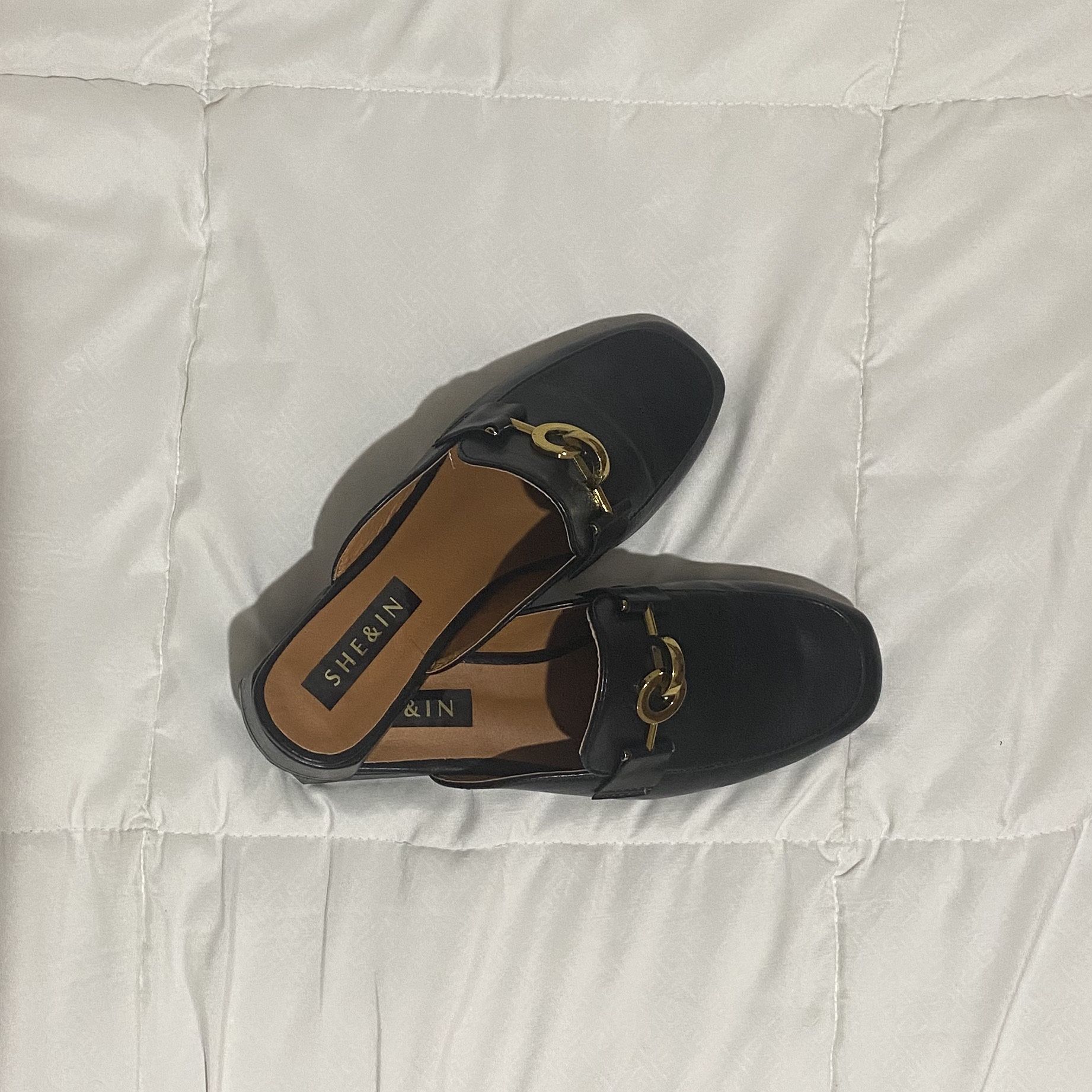 SQUARE FLAT MULES (7.5)