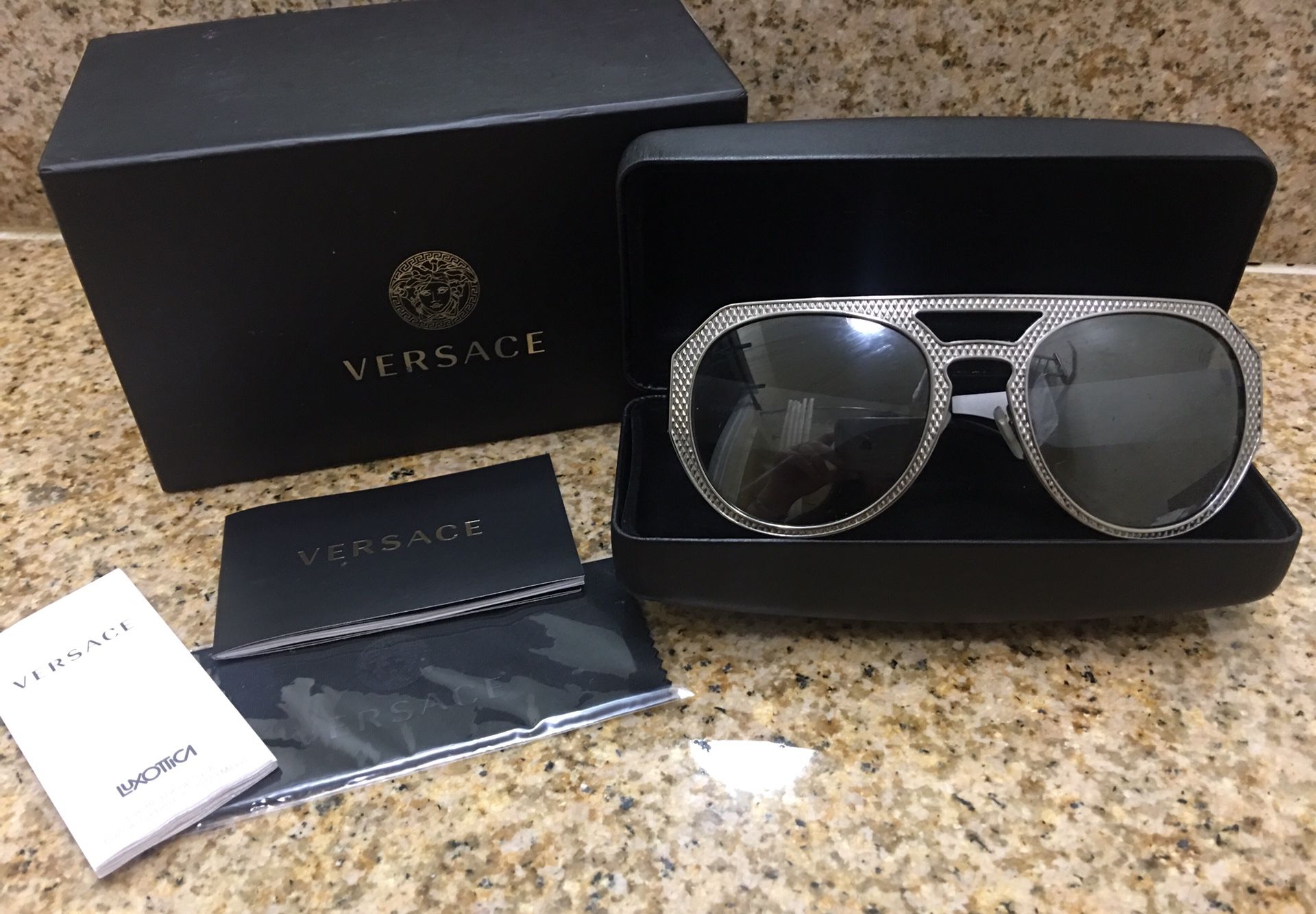 BRAND NEW AUTHENTIC VERSACE SUNGLASSES