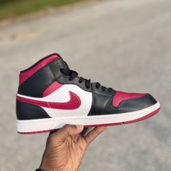 AIR JORDAN 1 MID SIZE 11