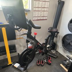 Peloton Bike Model PLTN-RB1VQ 21.5" HD Touch Screen- LOCAL PICK-UP ONLY (1566F)