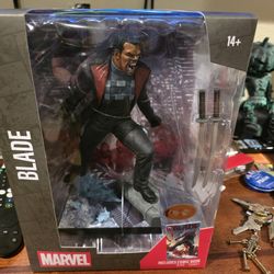 Blade with Scene (Blade #1) Red Platinum Edition
Brand: Marvel