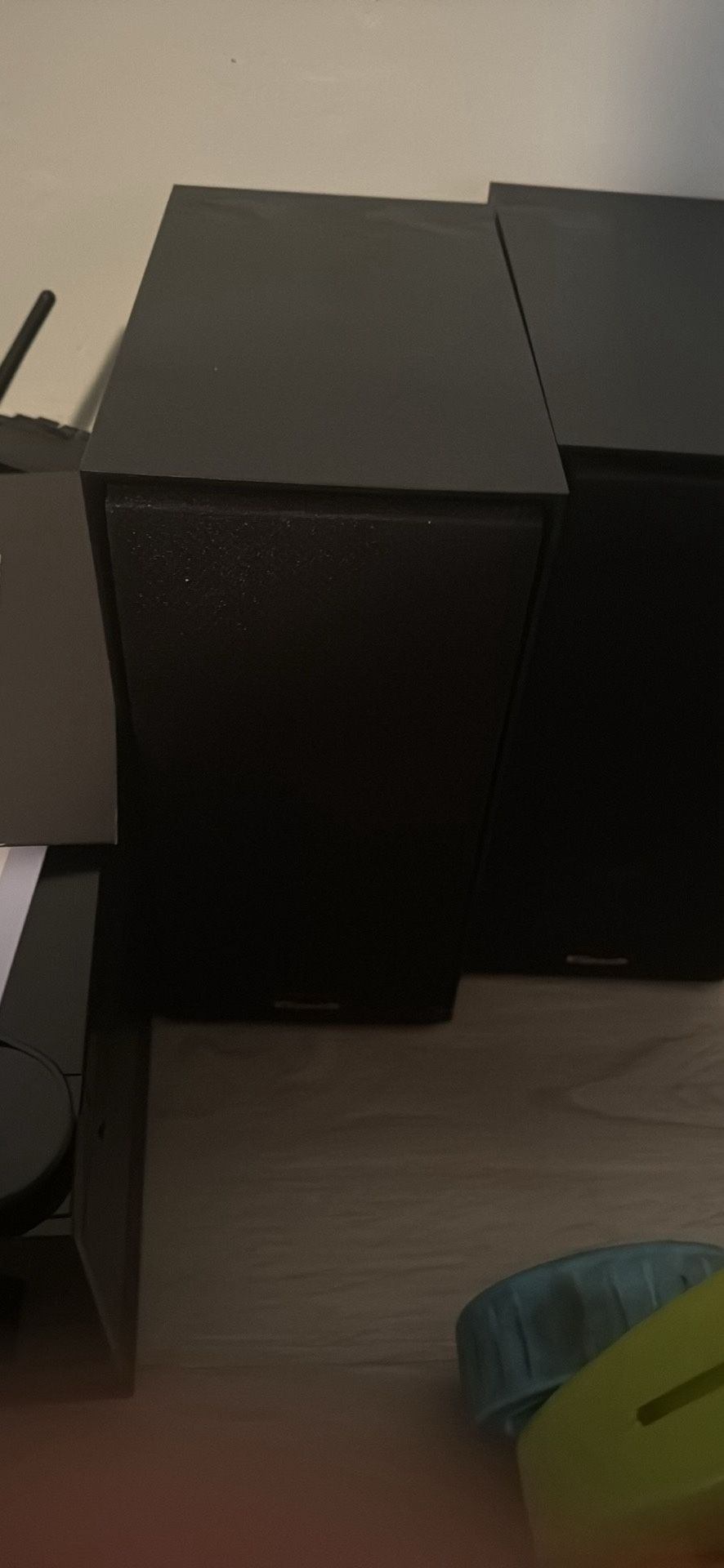 Klipsch Center And Bookshelf Speakers