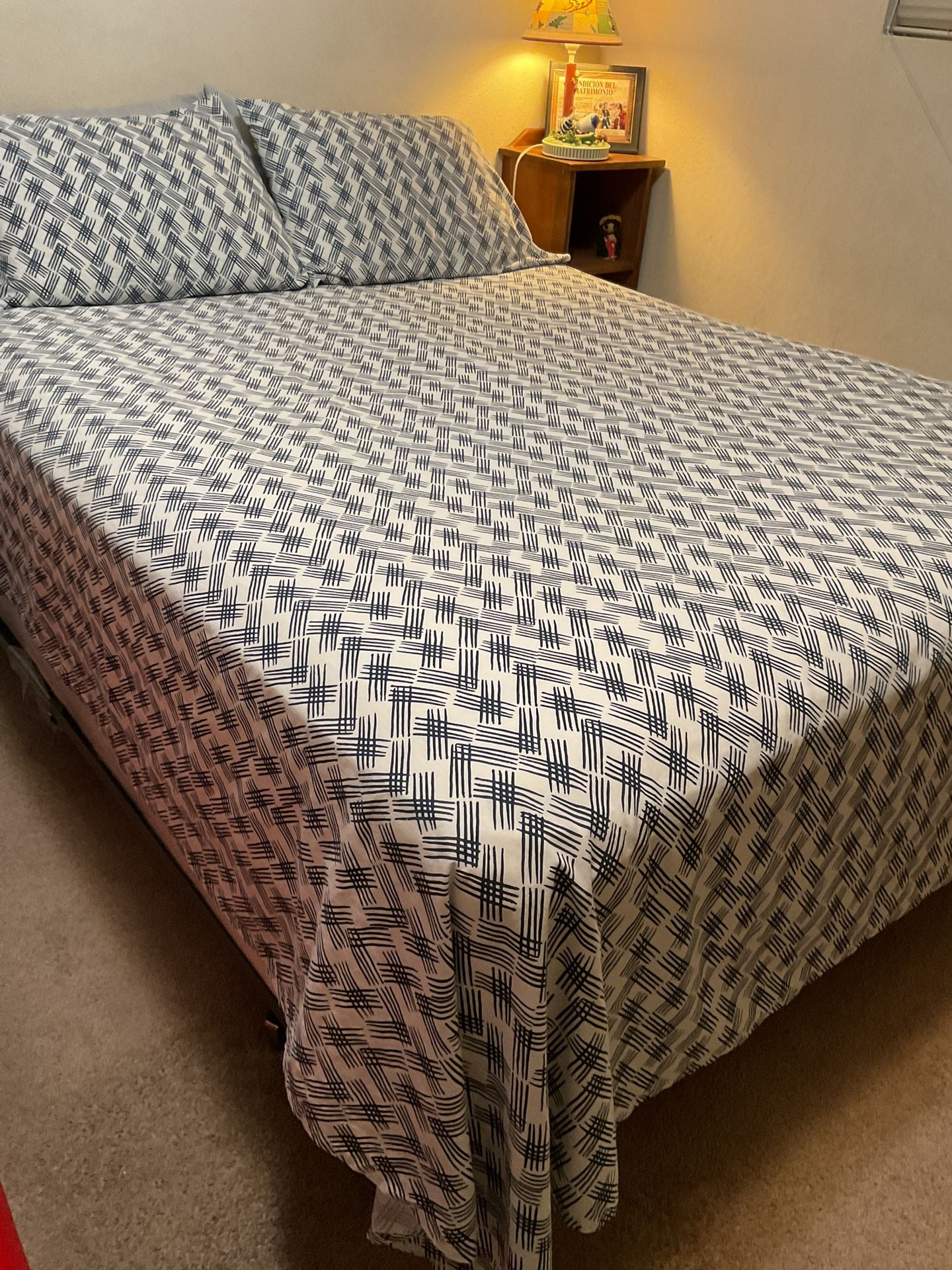 Queen Size Bed Box Spring / Mattress for Sale in Fresno, CA OfferUp