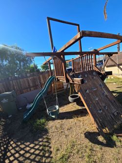 Free swing play set