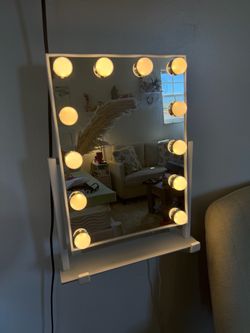 Hollywood Vanity Mirror with LED Bulbs