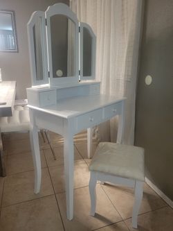 3PC VANITY ,INCLUDED MIRROR,TABLE WITH DRAWERS, STOOL